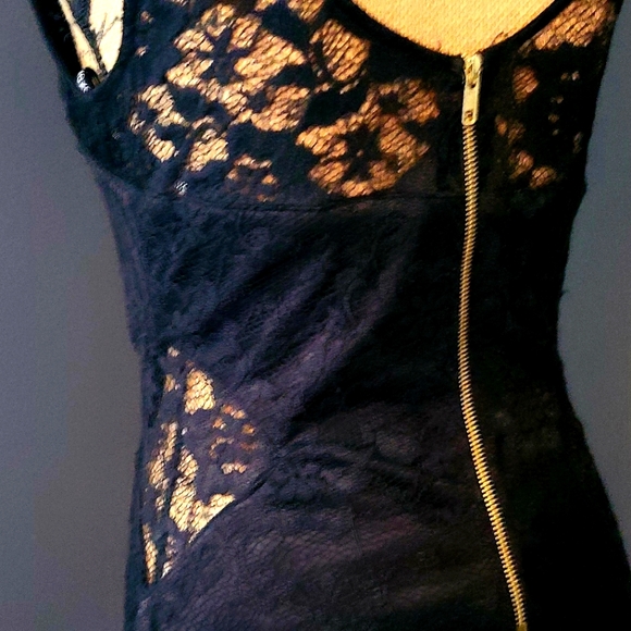 Short/mini Dress sz LG material stretches Black netting Gold zipper in Back - Picture 7 of 12